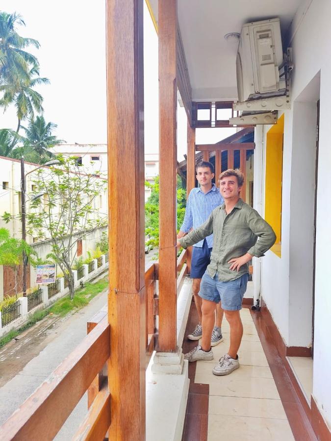 ホテル Manora Residency ポンディシェリ エクステリア 写真