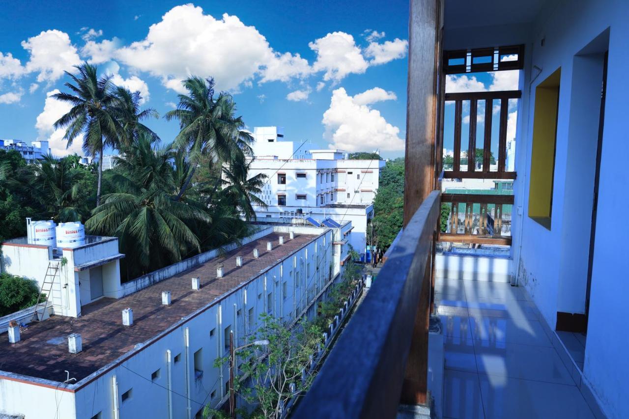 ホテル Manora Residency ポンディシェリ エクステリア 写真